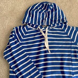 Jcrew beachy 🏖️🌊 pullover in EUC. Has hood and kangaroo pocket